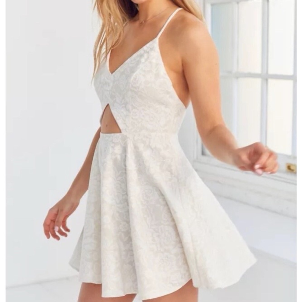 Kimchi Blue Cutout Lace Fit and Flare Ivory Dress size 6